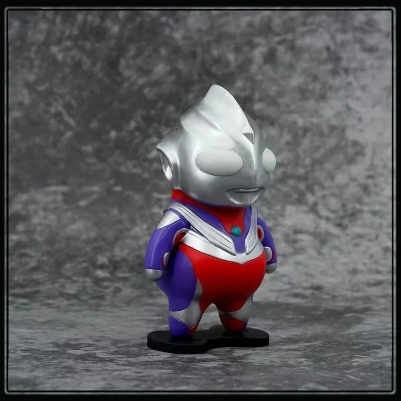 W magazynie Kawaii Diga Ultraman Man Figurka akcji Model samochodu Zabawka kolekcjonerska dla dzieci Mini kolekcja