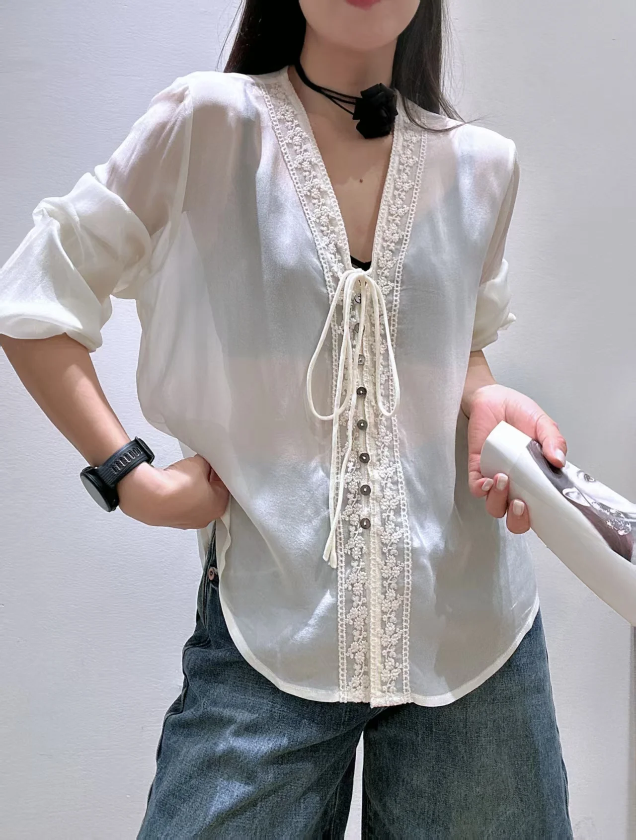 

Elegant V-neck Embroidered Lace Trim Shirt Women's Loose Long Sleeve Multi-buttoned Slimming Top Fashionable Vintage Style