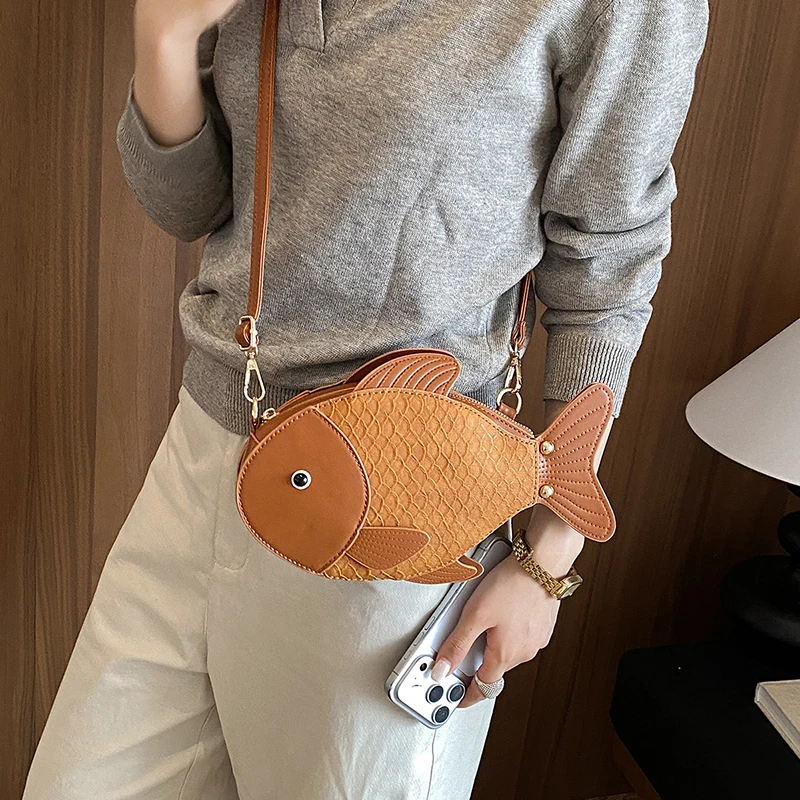 Koi-Fisch-förmige Umhängetasche, Damen-Sling-Bag, Kreative PU-Handtasche, Niedliches Einzigartiges Design für den täglichen Arbeitsweg, Münzbörse – Detail 8