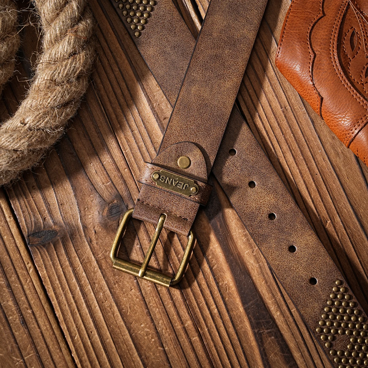 Ein Gürtel im Western-Stil aus PU-Material für Damen und Herren, ein lässiger, retro und klassischer personalisierter Gürtel. – Detail 4