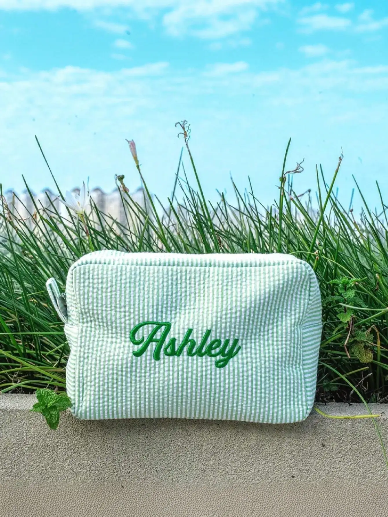 Personalized Custom Embroidered Makeup Bag, Coquette Preppy Aesthetic Cosmetic Storage Pouch, Bridesmaid Bridal Party Wedding Gift, Travel Toiletry Bag Vanity Kit for Her Mother's Day Gift