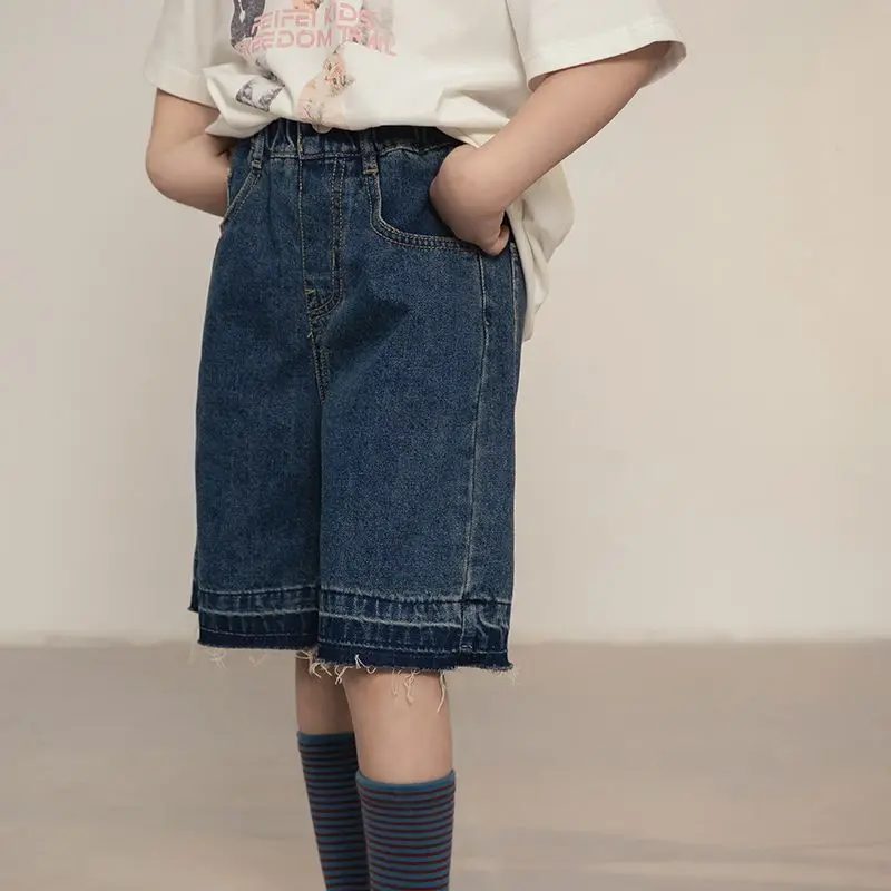 

Летние свободные джинсовые шорты для девочек 2026 года: стильные, с пэчворком, выше колена, универсальная детская одежда