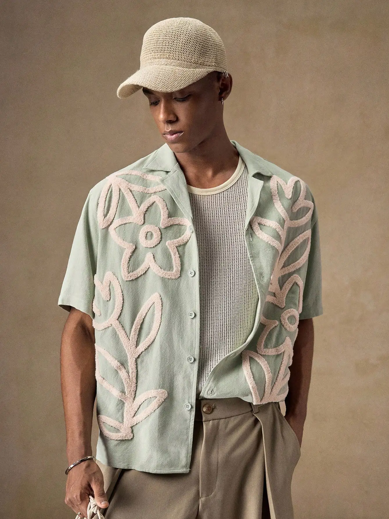 

Men's Light Green Loose Short Sleeve Shirt with Raised Floral Embroidery, Casual Woven Design