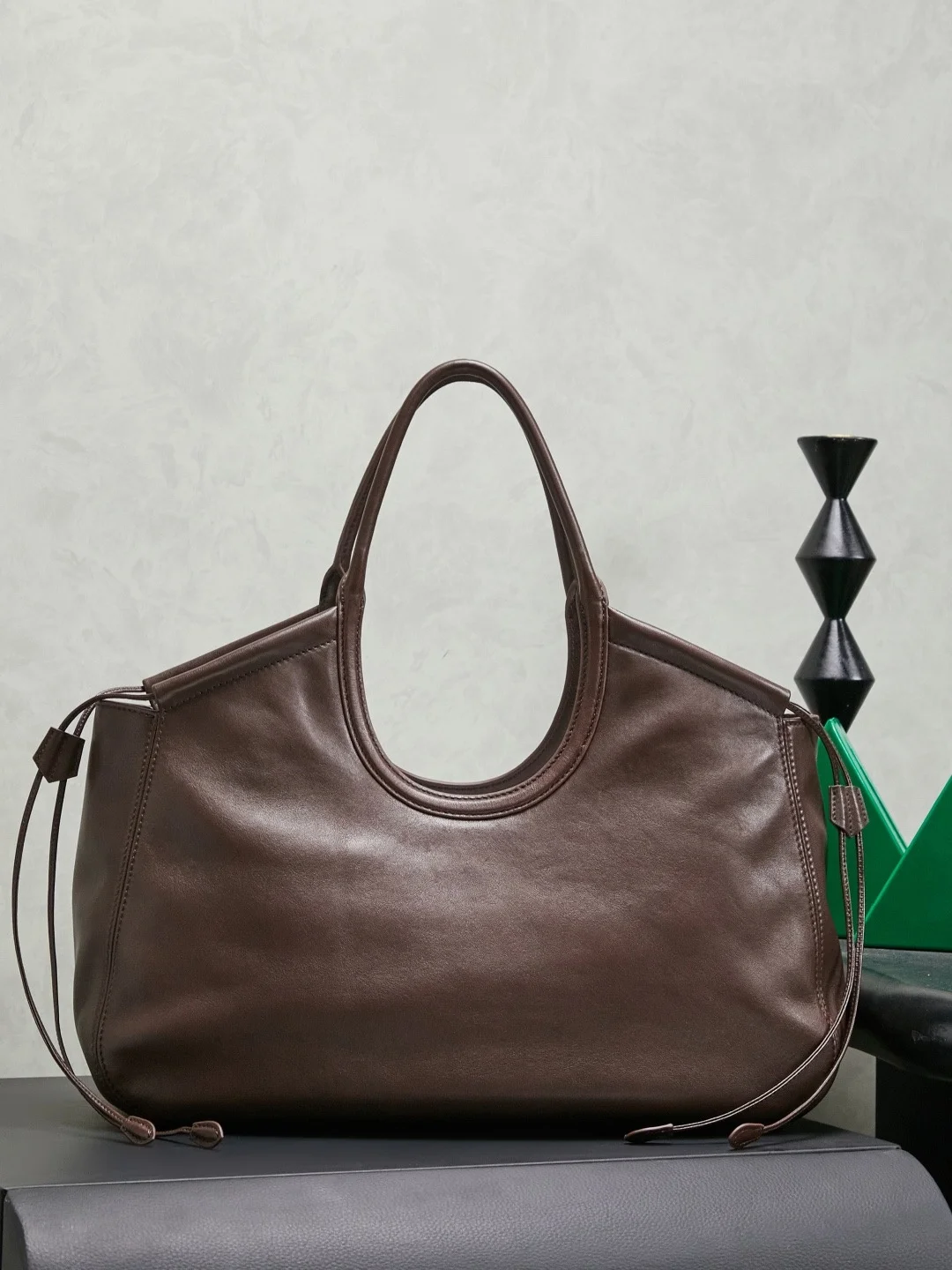 Niche Design 2026 Autumn/Winter New Versatile Premium Tote Bag Commuter Handheld Shoulder Bag