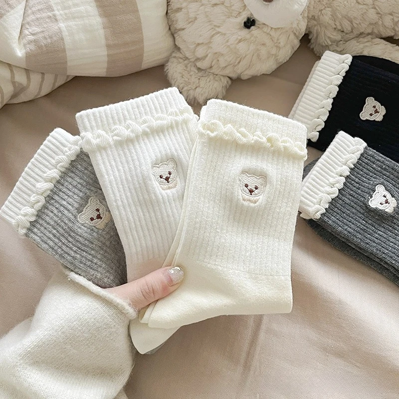 5 paires femmes automne hiver 2025 nouvelles chaussettes mi-mollet avec ours broderie blanc Coquette chaussettes coton Slouch chaussettes de haute qualité