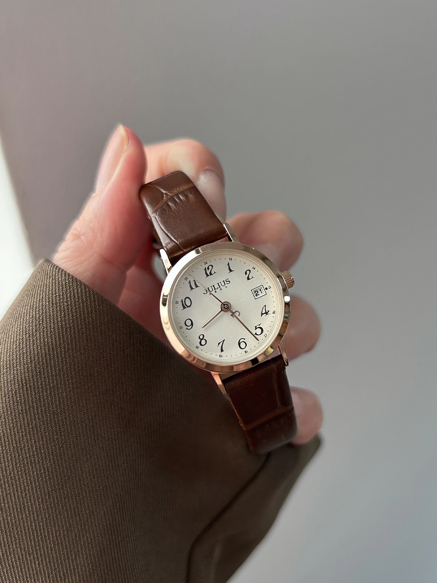 Orologi da donna di lusso di alta qualità, orologi silenziosi per studenti delle scuole medie e superiori, regali per donne, regali per donne