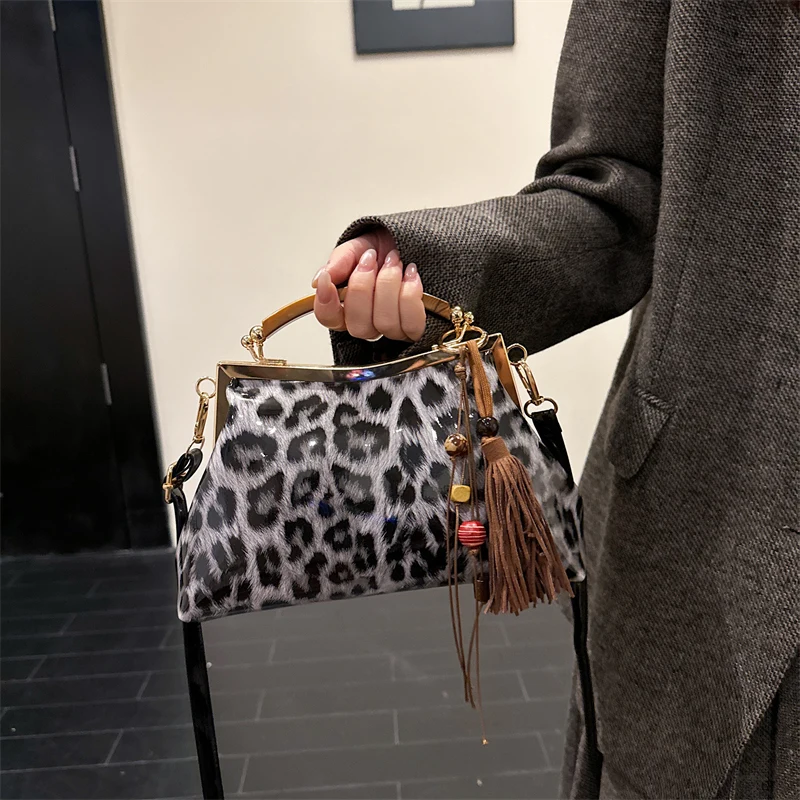 مقبض خشبي أنيق بسيط رسمي رائع عبر الجسم للاستخدام اليومي محفظة فاخرة للنساء حقيبة عشاء للحفلات حقيبة عشاء للسيدات على الموضة #3