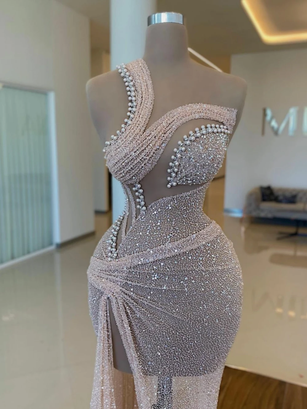 Jasnoróżowe proste długa suknia balowa błyszczące cekiny perły sukienki koktajlowe seksowną iluzję wysokie rozcięcie wieczorowe sukienka De Mariée