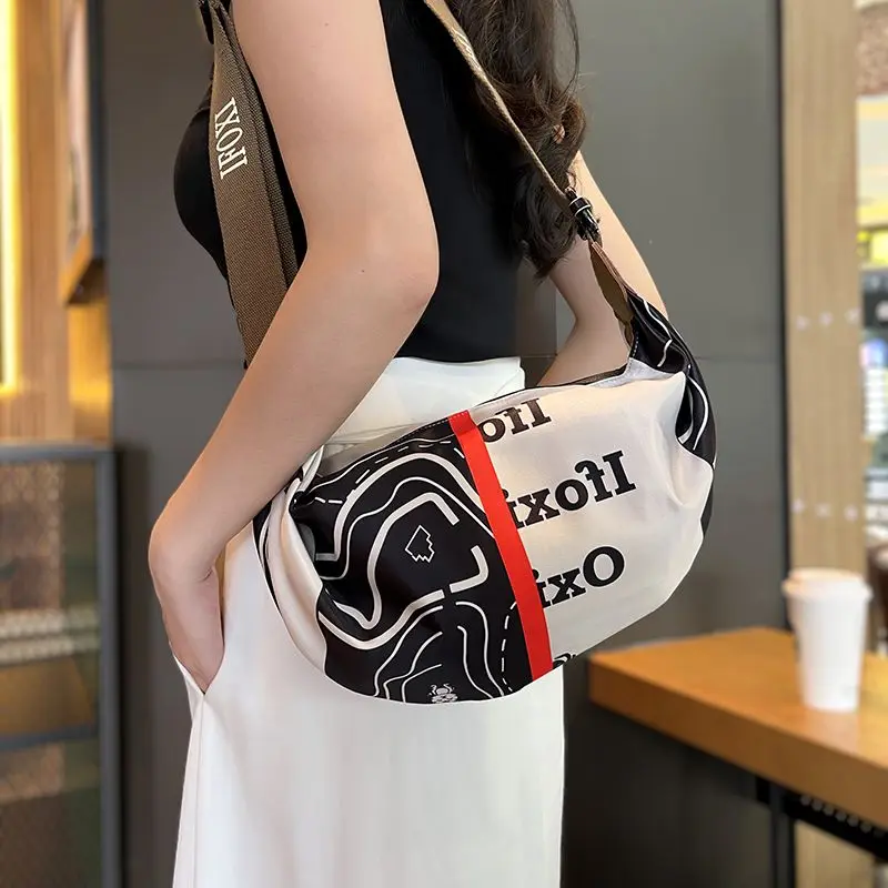 bolso-bandolera-ligero-de-tela-oxford-ideal-para-el-dia-a-dia-con-estampado-moderno-y-versatil-de-estilo-«dumpling»-para-llevar-al-hombro-perfecto-para-el-tiempo-libre