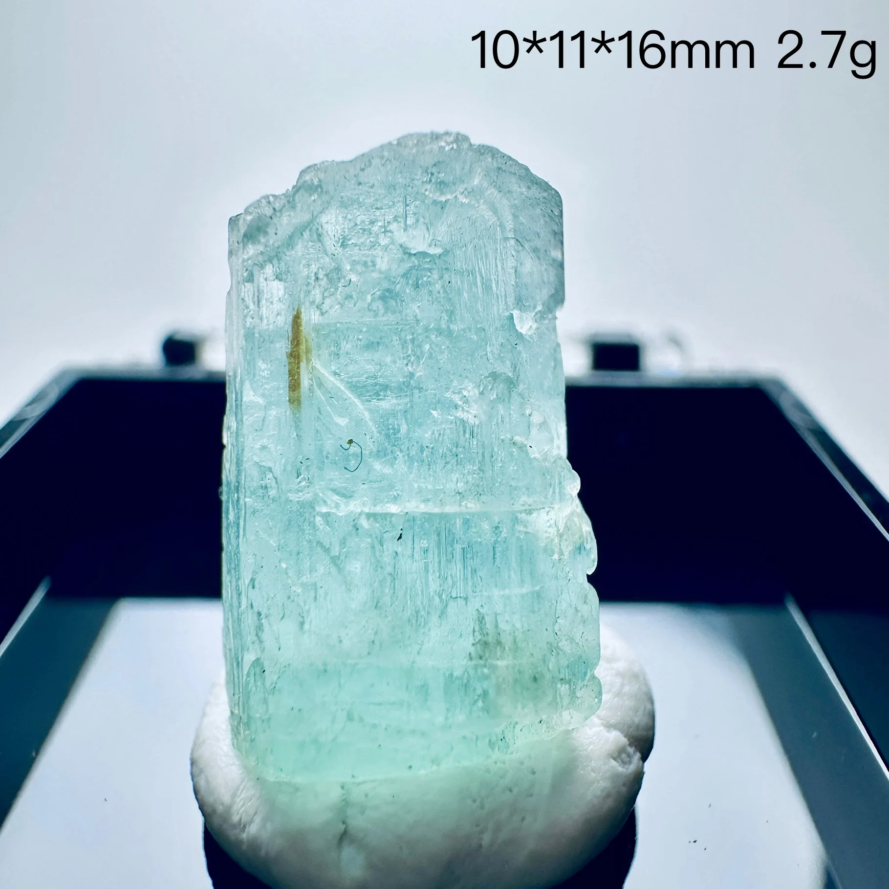 Natural materials, Brazilian sea sapphire, crystal mineral specimens, mineral collection items, fluorite, crystal clusters, quar