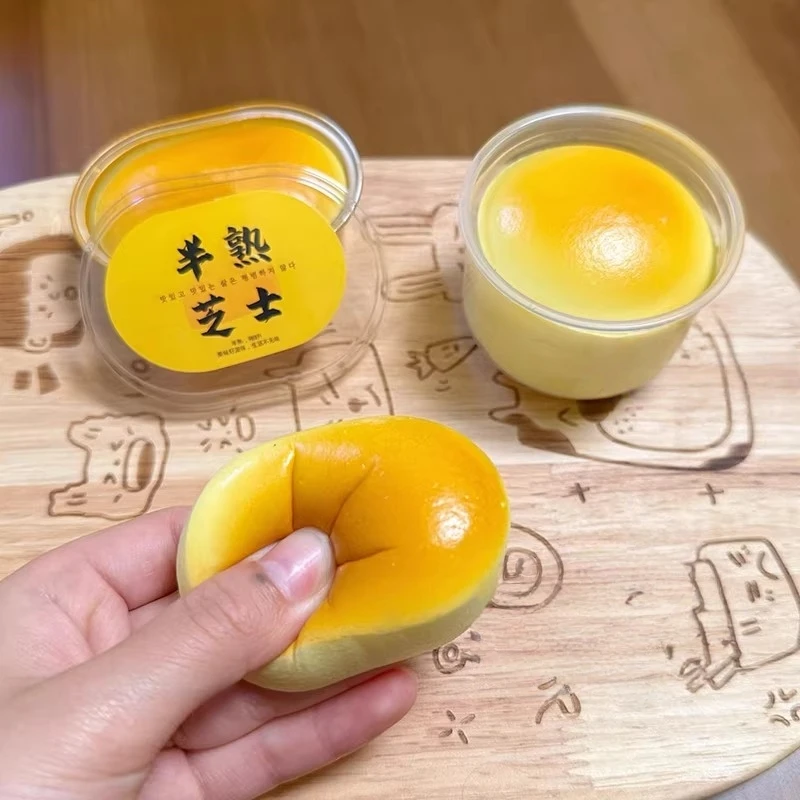 1 Buah Mainan Squishy Kue Keju Realistis, Lentur, Pereda Stres, Mainan Dekompresi, Kue Keju Setengah Matang, Mainan Lelucon, Lengket di Jari