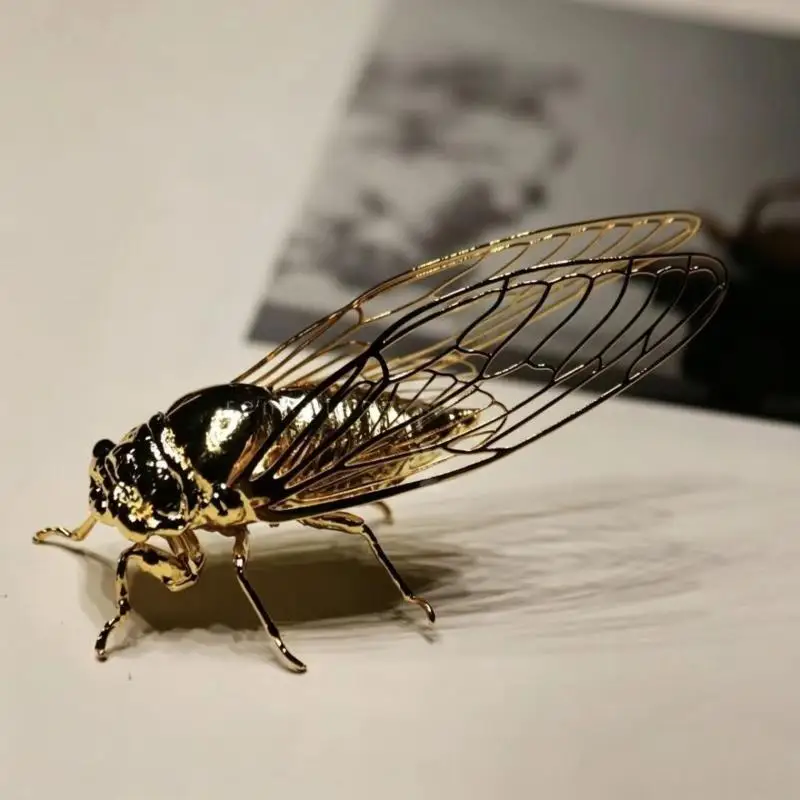 Retro Hollowed-out Alloy Cicada Figurine Creative Exquisite Mini Animal Statue Unique Gift for Friends Home Decoration