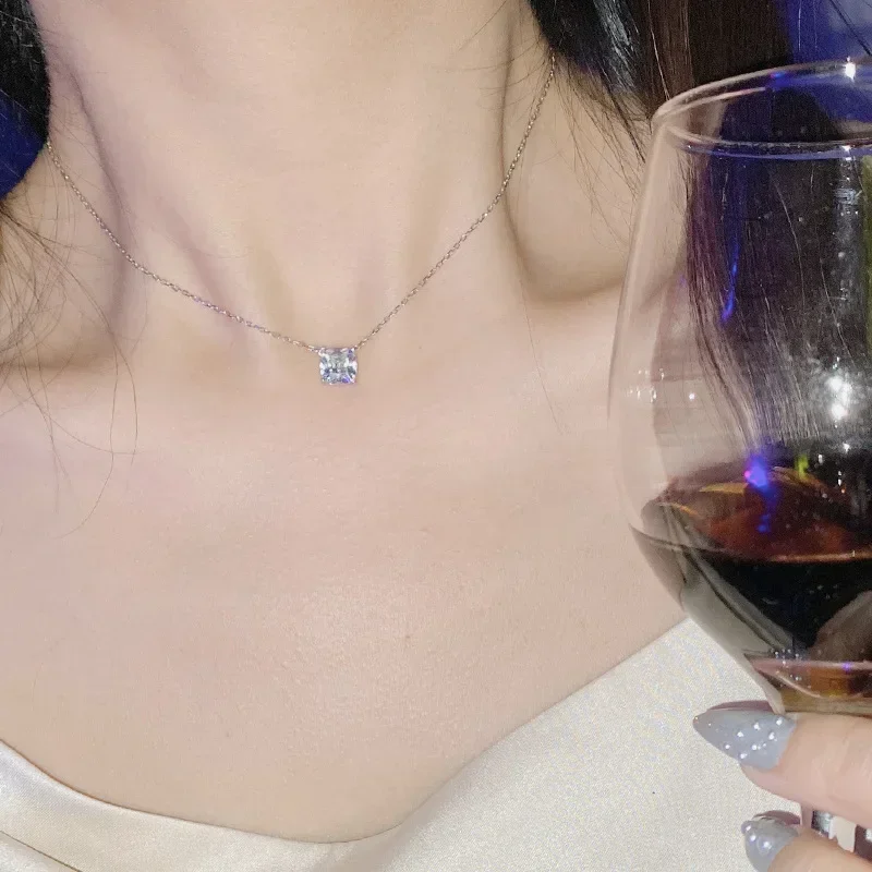 

MDL Moissanite Style Легкий роскошный микронабор Квадратный круг 8*8 с покрытием из 18-каратного золота Простая фея с ожерельем