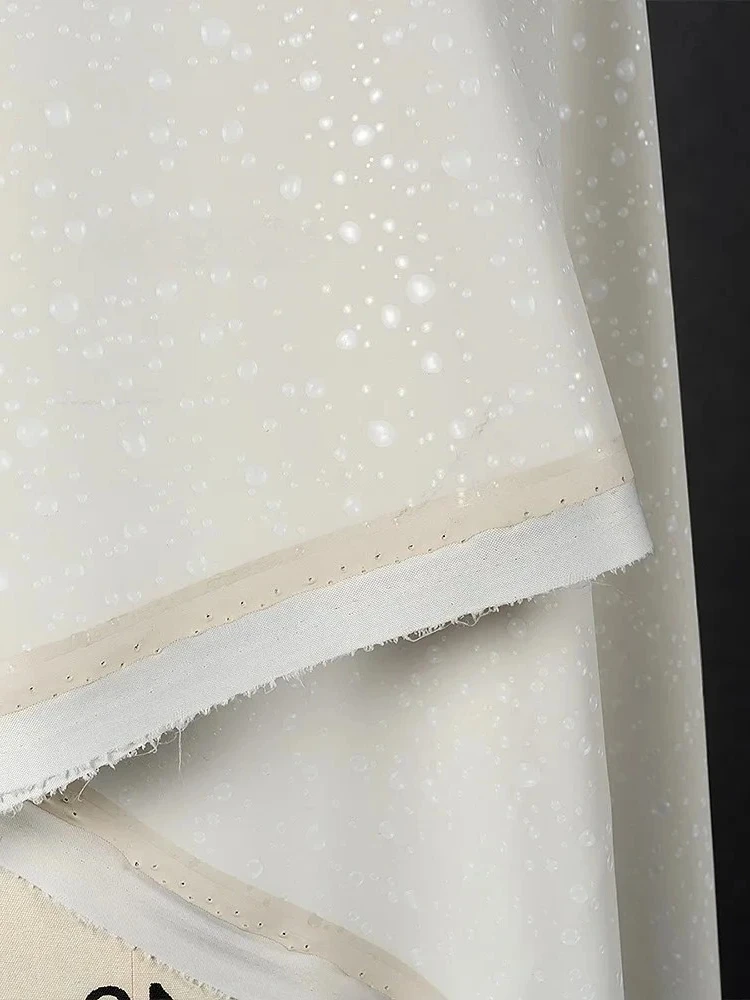 

Молочно-белая кожаная ткань с 3D-капельковым узором для технологии, мягкая водонепроницаемая эластичная дизайнерская ткань на метр, ткань для шитья своими руками