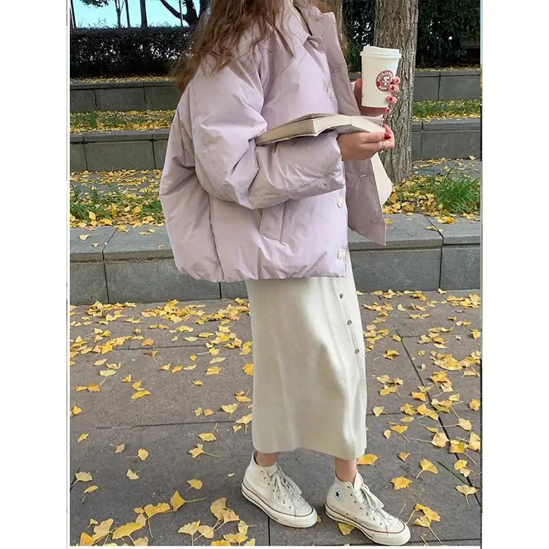 Chaqueta acolchada de algodón de estilo corto púrpura popular para mujer, abrigo holgado de ocio corto de invierno, nuevo modelo, etéreo de moda