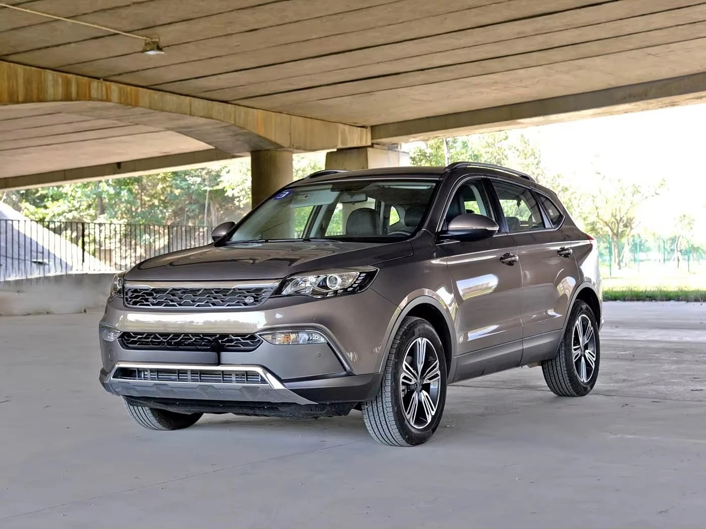 Premium Car: 2015 Leopard CS10 with Panoramic Sunroof, Leather-Trimmed Power Seats