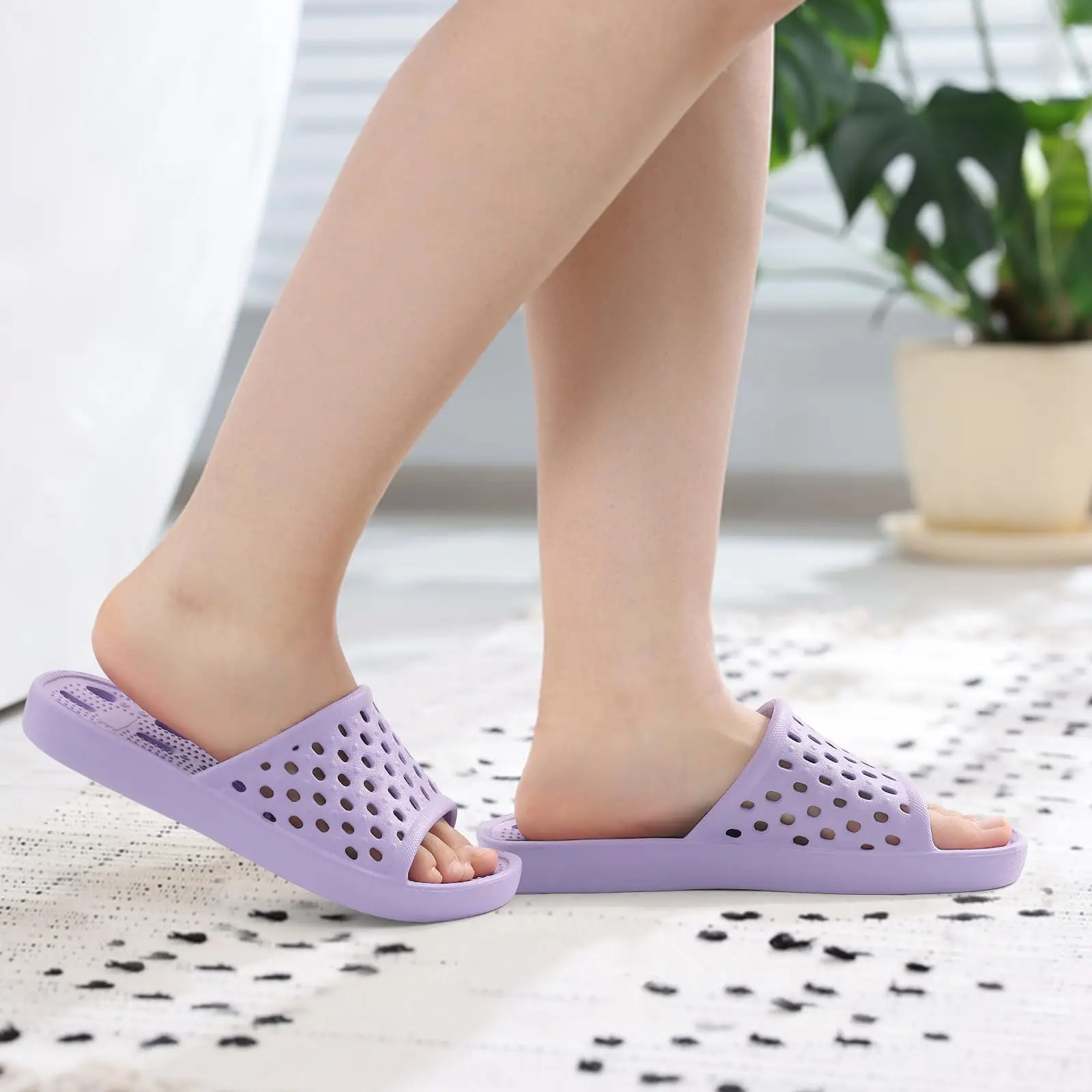Shevalues Schnelltrocknende Damen-Duschpantoffeln, flache Slip-On-Hausschuhe, bequeme Badezimmer-Slides, rutschfeste Pool-Sandalen für den Fitnessbereich – Detail 16