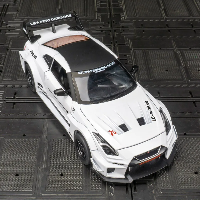Adorno de modelo de coche deportivo de aleación Nissan GTR 1:24 para niños, juguetes con sonido y luz, puertas y capó del motor, el maletero se puede abrir