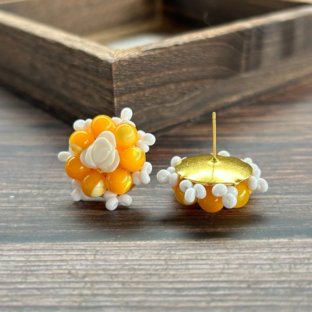 Medieval vintage retro natural shell beaded stud earrings Italian granny hand-woven versatile ear clips