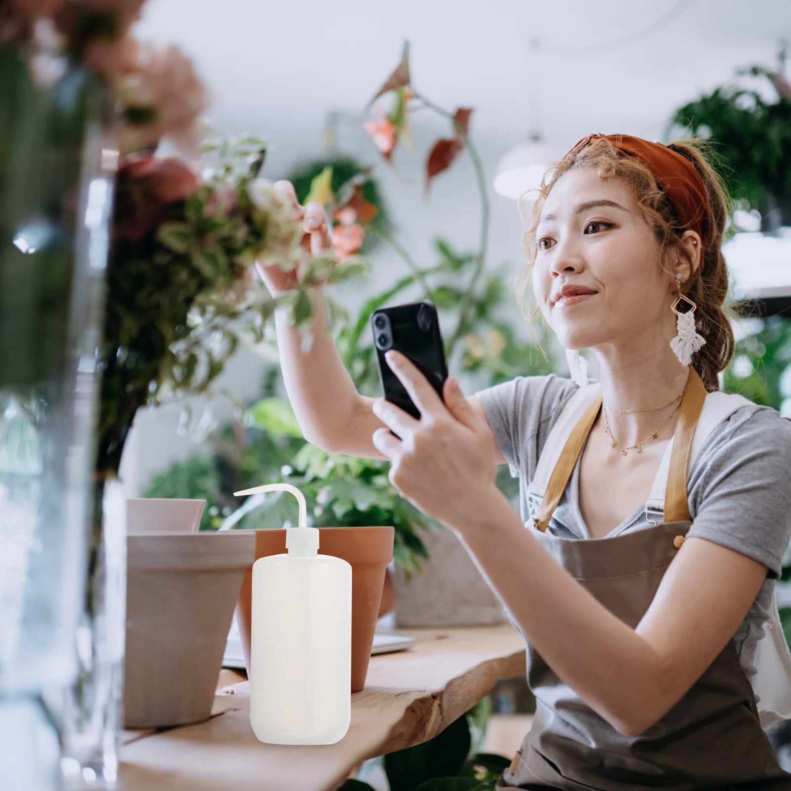 

6Pcs Durable Plastic Watering Cans for Home and Garden Easy to Use White Watering Can for Hanging Plants Washing Bottle