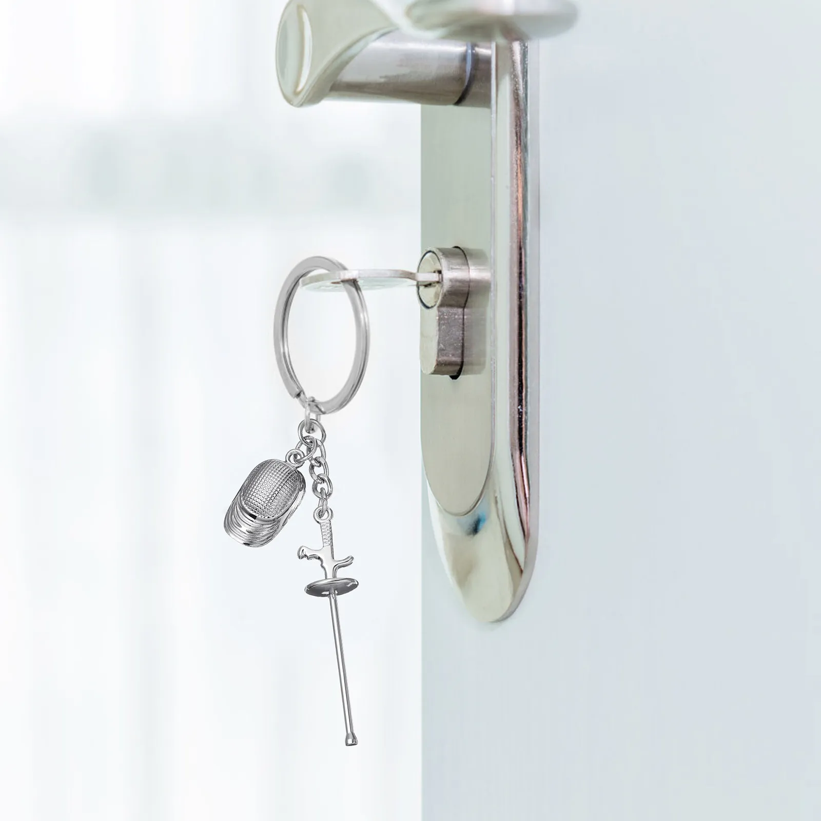 

Металлический брелок для фехтования, легкий спортивный кулон для ключей, декоративный сувенир для фехтовальщиков, маленький металлический брелок для рюкзака