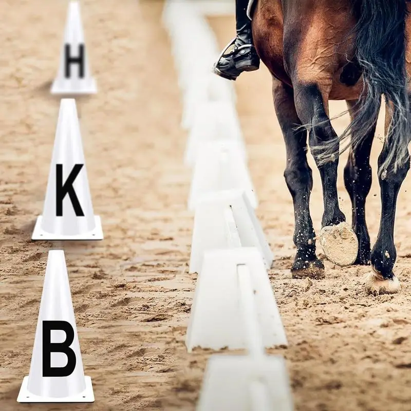 Equipamento portátil do treinamento do cavalo, adestramento branco, letra Cone ajustado, Cone Empilhável do treinamento dos esportes