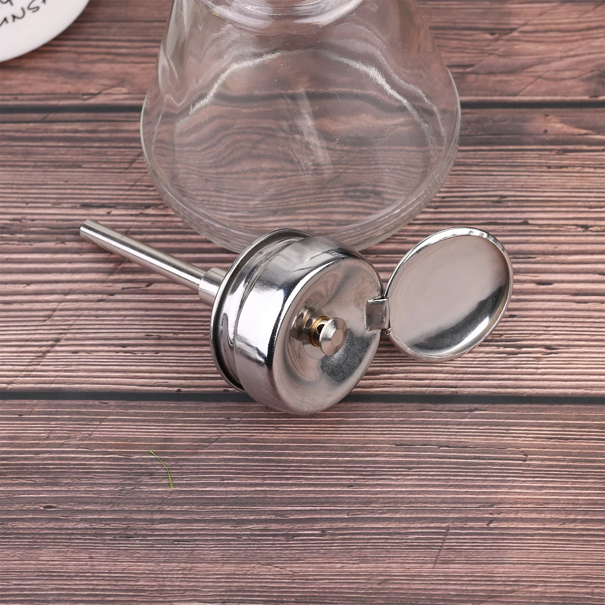 

1Pcs Metal Core Alcohol Bottle 220Ml Glass Body Portable Leakproof Dispenser for Travel Makeup Remover Cleaner Sub