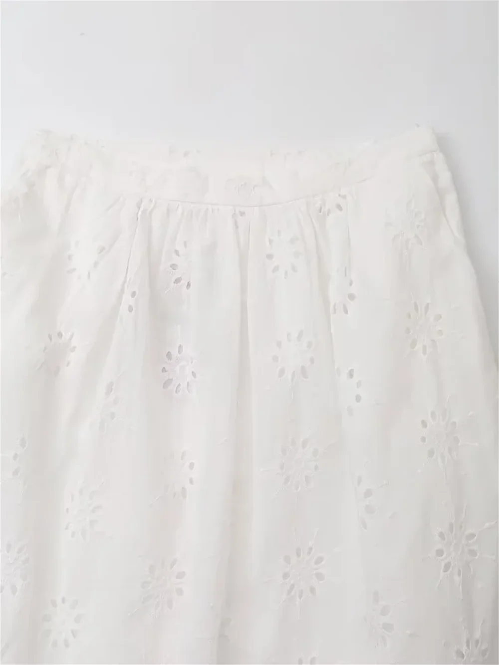 French hollowed out embroidered A-line skirt for women with a summer design sense niche white loose and versatile mid length sk