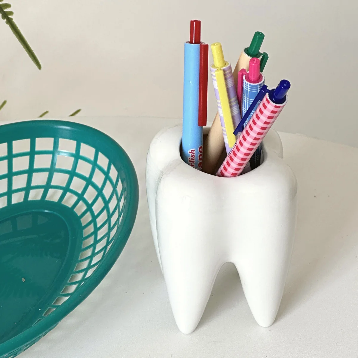 1Pc Creative Tooth Shaped Toothbrush Holder Tabletop Ceramic Flowerpot Pen Holder Desk Pen Stand Organizer Dentistry Office Gift