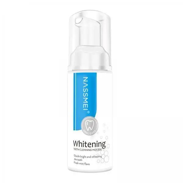 mousse-dentifrice-blanchissante-a-la-menthe-et-au-bicarbonate-de-soude-pour-des-gencives-et-des-dents-saines