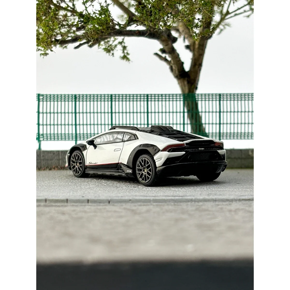 متوفر ميني جي تي 1:64 # 763 لامبورغينيكس هوراكانكس ستراتو مافريك 63 # سبيكة