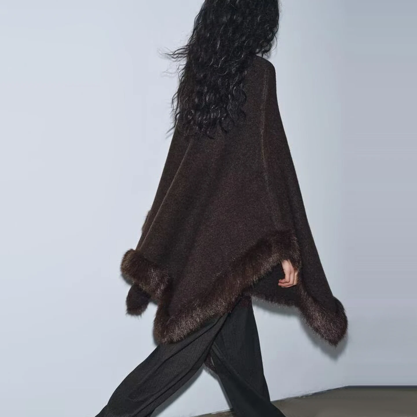 معطف نسائي لخريف 2025 بتأثير الفرو الصناعي سترة واقية من الرياح ملابس خارجية مستديرة Ne مادة أخرى 00% طول منتظم