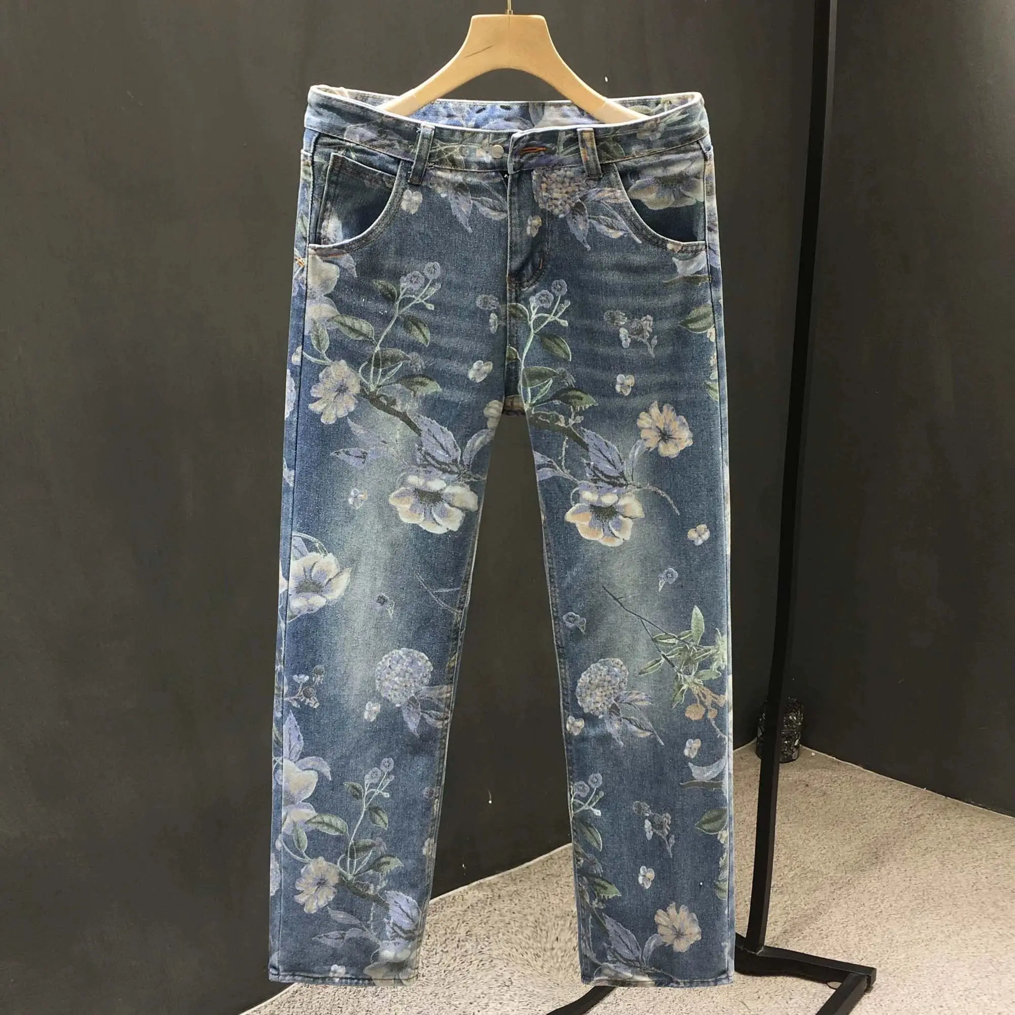 

Брендовые модные мужские прямые джинсы с принтом на весну и лето в корейском стиле, красивые популярные джинсы, мужская одежда, потертые повседневные брюки