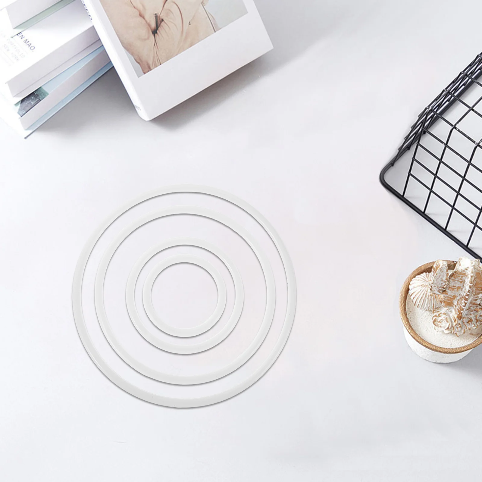 

50Pcs DIY Plastic Dream Catcher Rings Floral Ring Hoops for Wedding Wreaths Macrame Garland Wall Hanging Craft Supplies