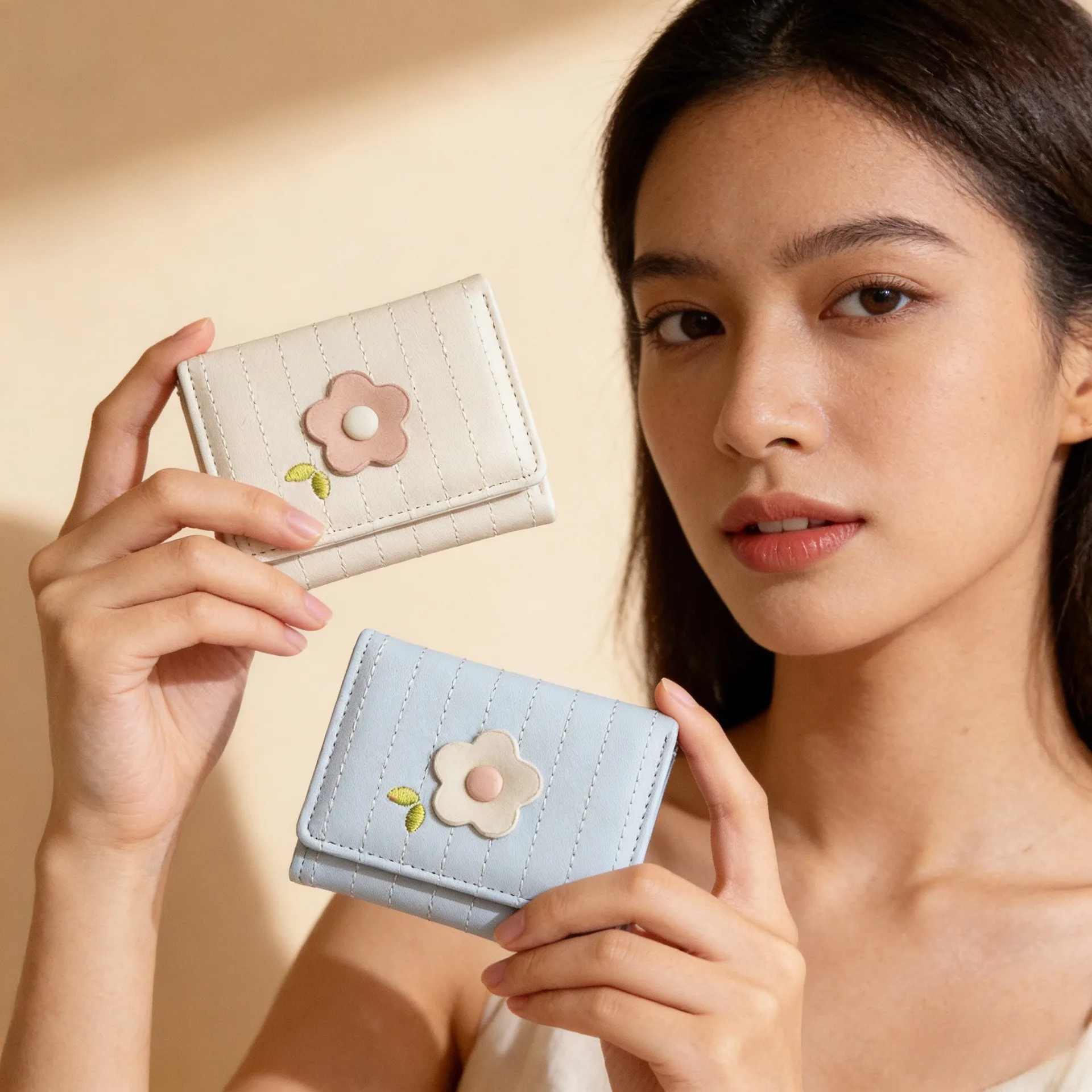 Women Quilted Flower Wallet Female Short Bifold Card Holder Ladies Snap Photo ID Window Cash Coin Purse Small Clutch Bag Pack
