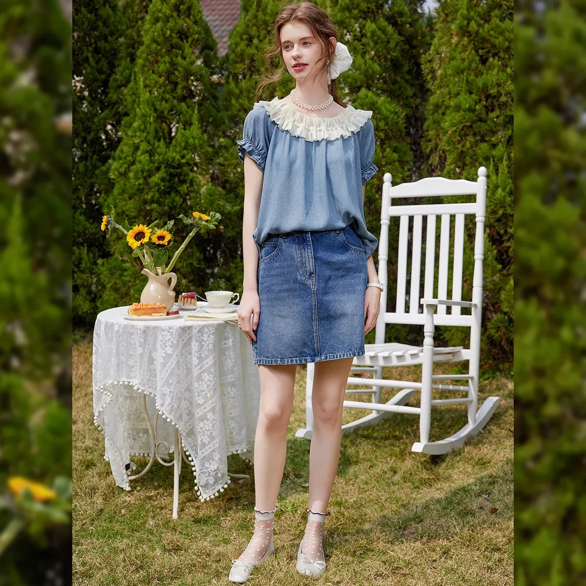 เสื้อเชิ้ตผู้หญิง LOUIS YAO รุ่น New Clash of Colours ลายไม้ ประดับต่างหู  คอลเลคชั่นฤดูร้อน 2025 สไตล์หวานละมุน ผ้าไม่ยืด ทรงหลายชั้น คอกลม