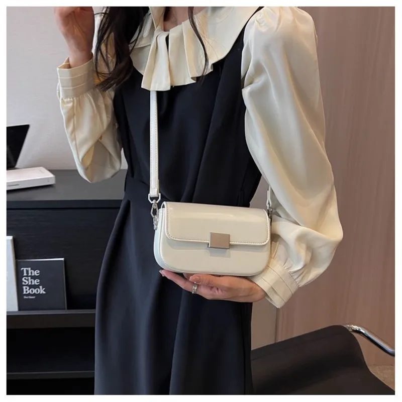 Small square bag women 2024 new fashion single shoulder crossbody bag commuting white black small bag