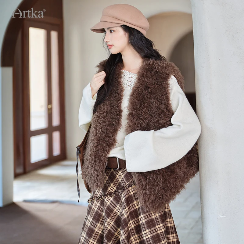 ARTKA 2025 الخريف جديد المرأة سترة معطف موضة عادية براون أفخم أكمام صدرية رشاقته الدافئة سترة معطف WA62053Q