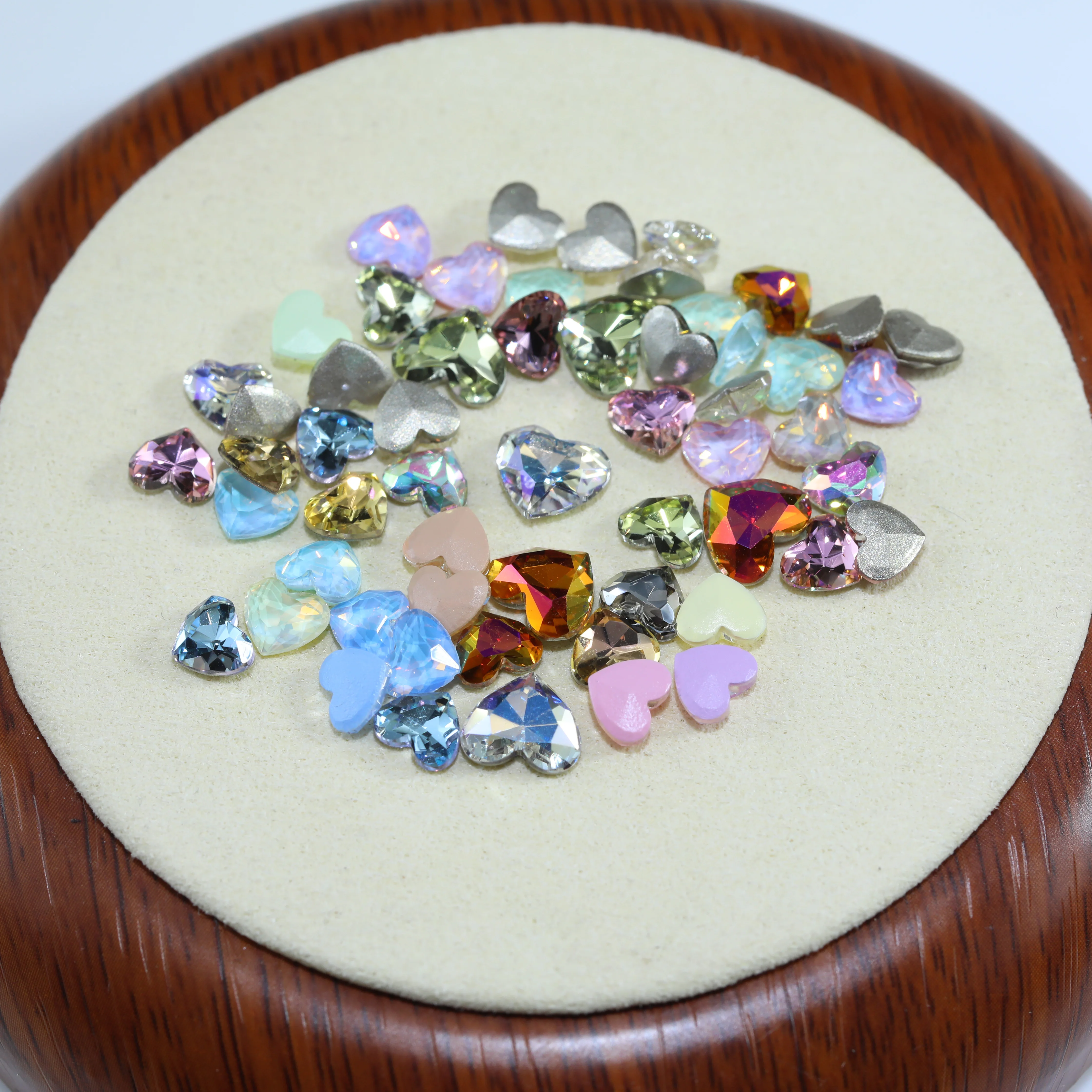 Herzförmige Flache Rückseite mit Abgeschrägter Kante Plus Strass Glänzende Kristall-Verzierungsteile für Nagelkunst, Taschen, Hochzeitskleider, DIY-Handwerksdekoration – Detail 4