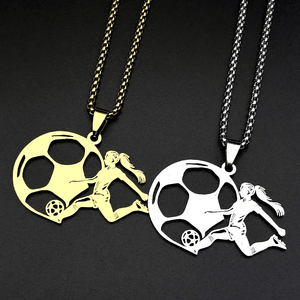 Fußballspieler-Schmuck: Edelstahl-Halskette in Silberfarbe mit Fußball-Motiv für Damen und Herren, Hip-Hop-Schmuck, Geschenkidee – Detail 6
