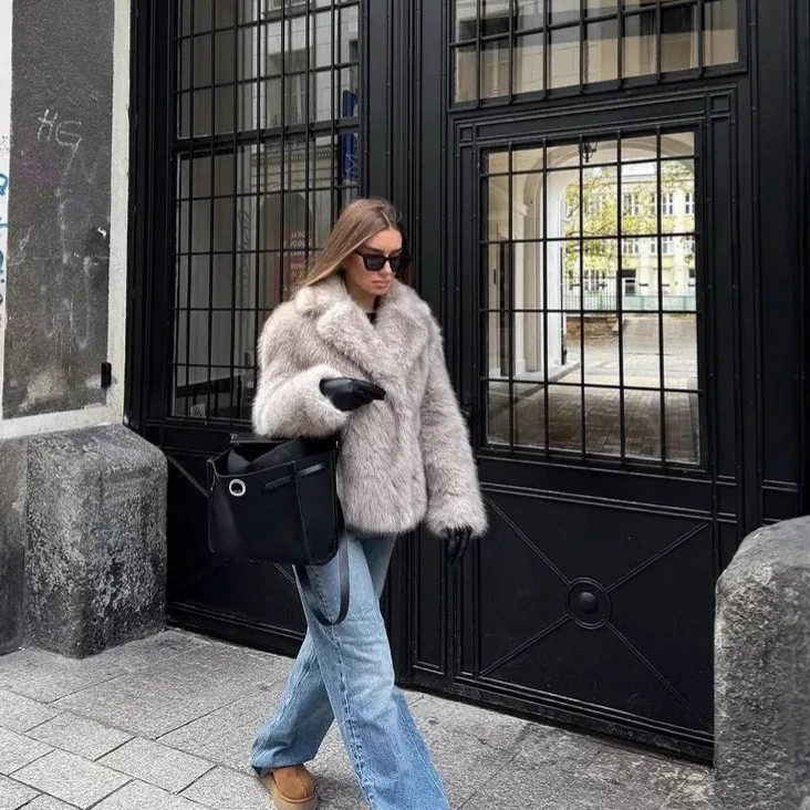 Manteaux en fausse fourrure pour femmes, vestes courtes blanches en fourrure, surdimensionnées, col rabattu, manches longues, boutons recouverts, amples et décontractés, automne hiver 2025