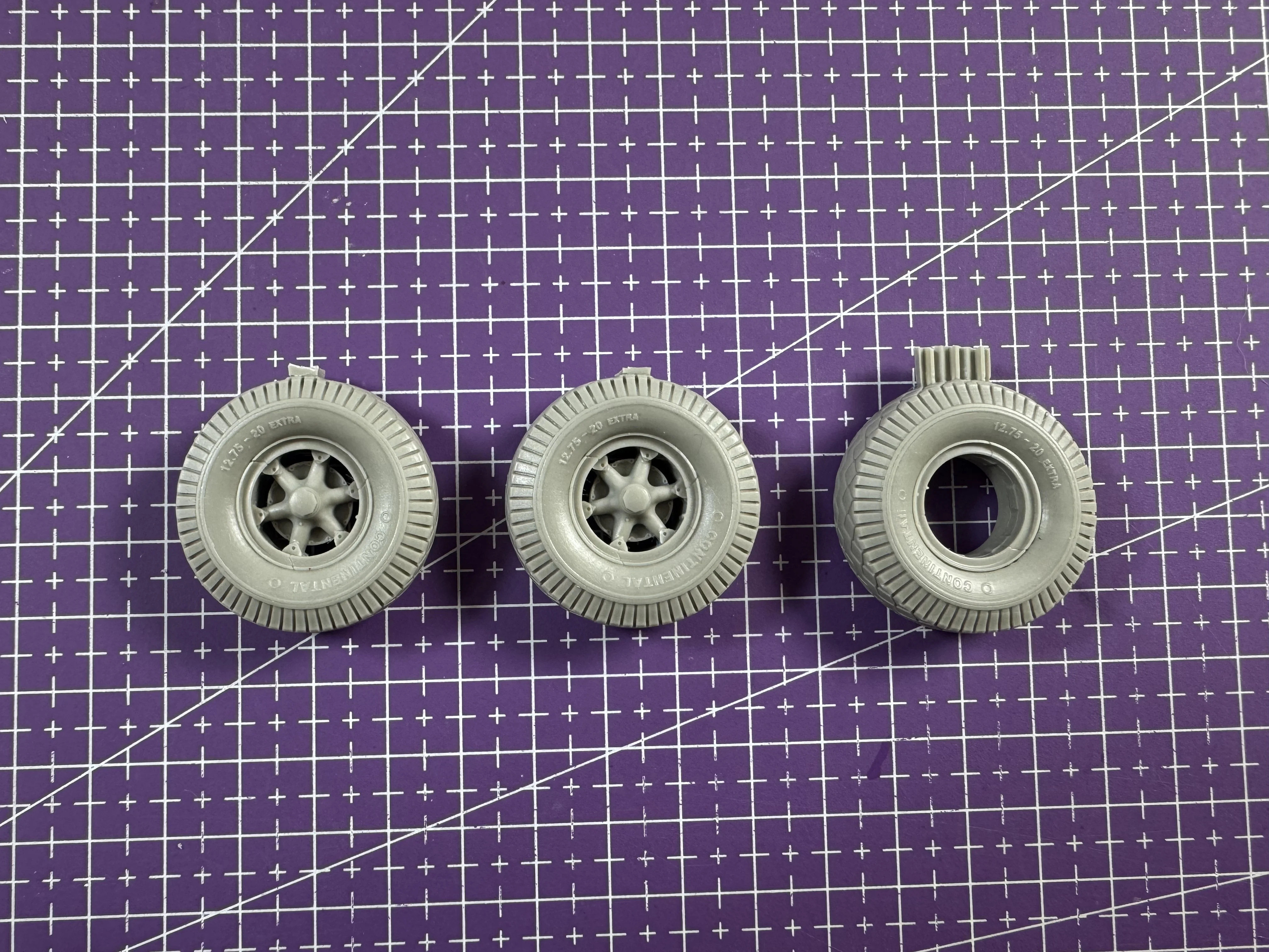 

1: 35 Die Casting Resin Model Assembly Kit, GK， Resin Wheels, Unpainted, Need To Be Assembled (half Track Trailer)