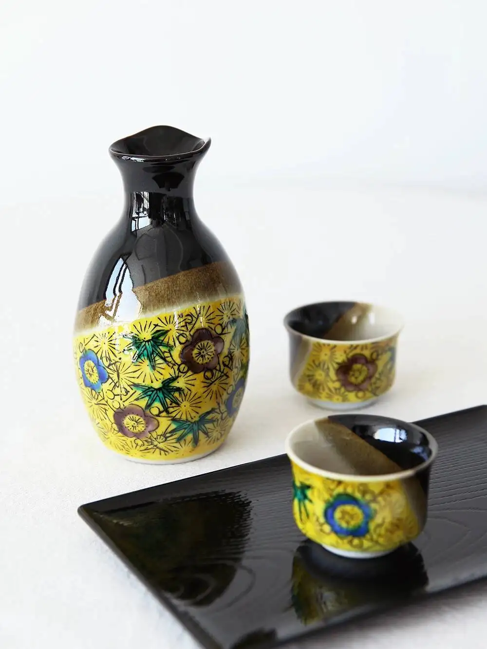 Stock Japanese Imported Kutani Ware Yoshidaya Pine, Bamboo, Plum Sake Set, One Pot And Two Cups With Tray In Gift Box