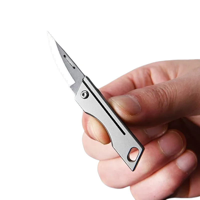 Schlüsselanhänger-EDC-Messer, tragbares Mini-Messer aus Titanlegierung mit scharfer D2-Stahlklinge für den täglichen Gebrauch, Rucksack-Accessoire – Detail 3