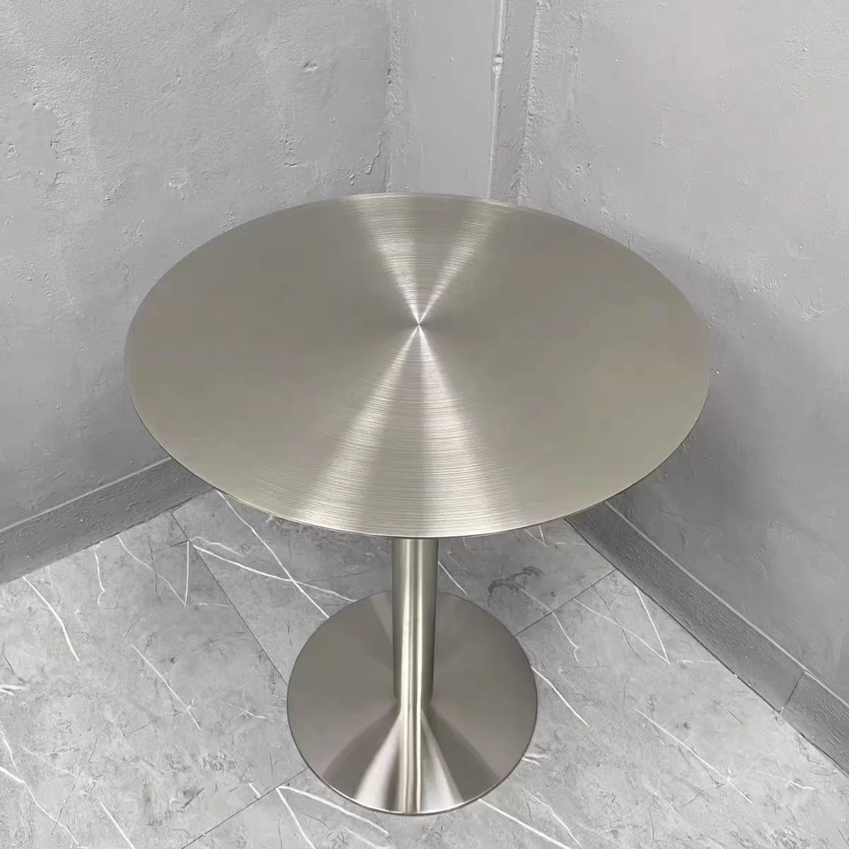 table-de-salle-a-manger-industrielle-en-acier-inoxydable-style-rond-et-carre-resistante-a-l'eau-et-a-l'usure-pour-cafe-et-bar-a-desserts