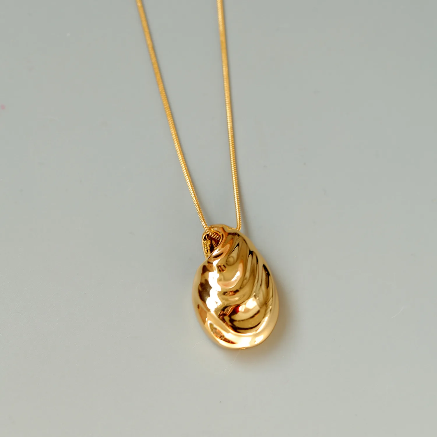 

Brass With 18K Long Snake Chain Conch Pendant Necklace Women Jewelry Punk Designer Runway Rare Gown Boho Japan Korean