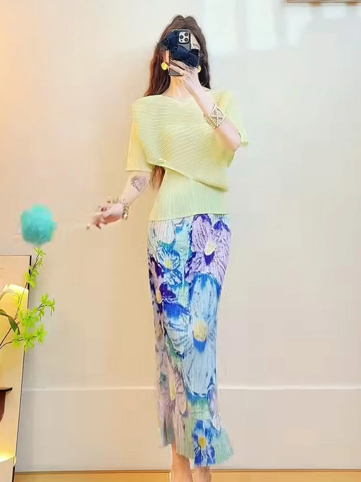 

Elegant Green Floral Print Halter Neck Vest And Skirt Slimming Holiday Style Two Piece Set Women's Fashion Ensemble