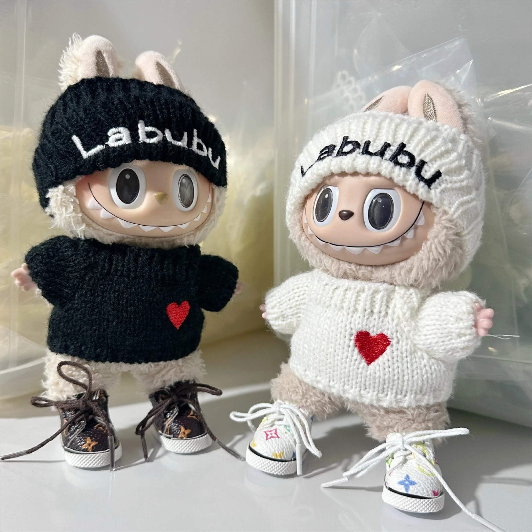 

Для макарон Labubu Trui Pak Hebben Een Seat Kleding De Monsters Vinyl Poppen Outfit Kleding Hoeden Schoenen Accessoire