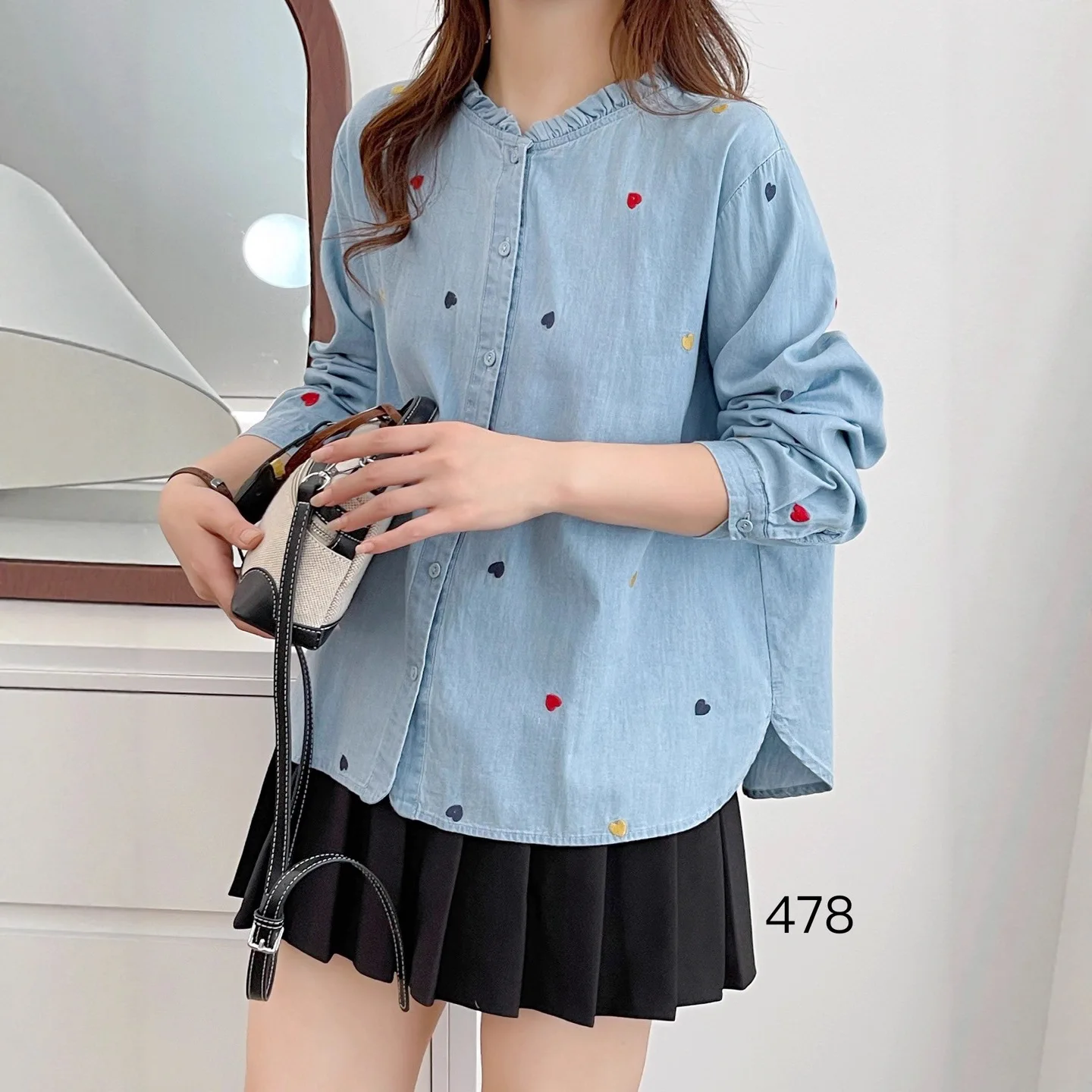 جديد 2025 الخريف قميص دينيم طويل الأكمام ، المرأة تكدرت التطريز لطيف ، موري فتاة موضة الحد من العمر بلوزة فضفاضة T58553CC