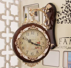 Reloj minimalista europeo Reloj de pared creativo de doble cara para sala de estar uso doméstico Reloj silencioso moderno de dos caras diseño moderno